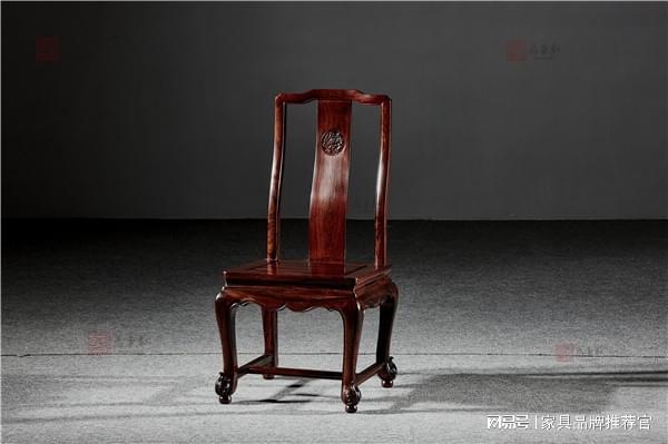 木餐桌方圆之选：适配生活场景是关键pg电子网站微凹黄檀工厂·万事红红(图1)