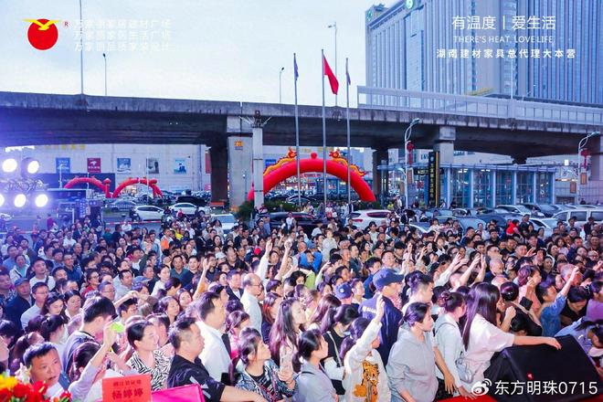 原创工匠原木家具镌刻岁月pg电子娱乐平台万家丽(图2)
