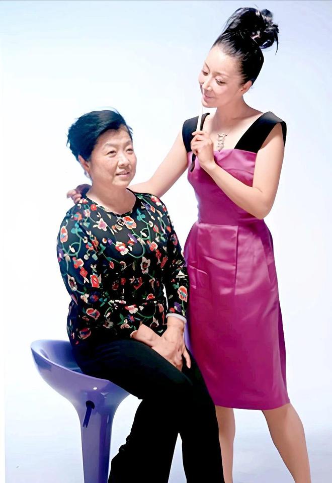 老爸过端午！这哪是父女说是兄妹我都信pg电子入口53岁歌手孙悦陪83岁(图8)