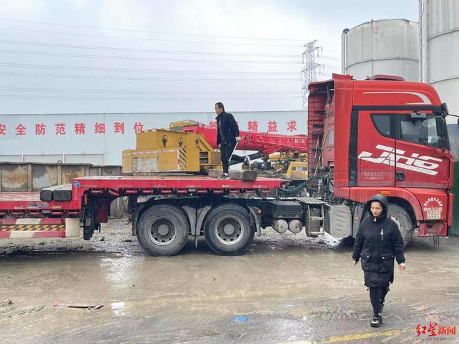 已下葬三年前结发妻子离世留下重组家庭的6个孩子pg电子游戏网站舍不得多买氧气罐离世的河南卡友(图7)